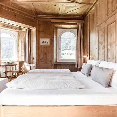Martiner Emilia Villa *